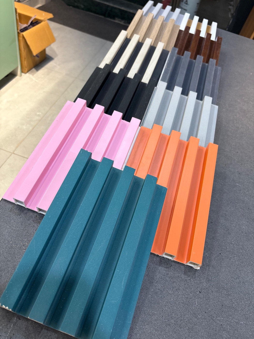 Vertical louver finish